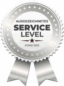 Silbernes Siegel mit Bändchen und dem Text „Ausgezeichnetes Service Level – Stand 2023“.