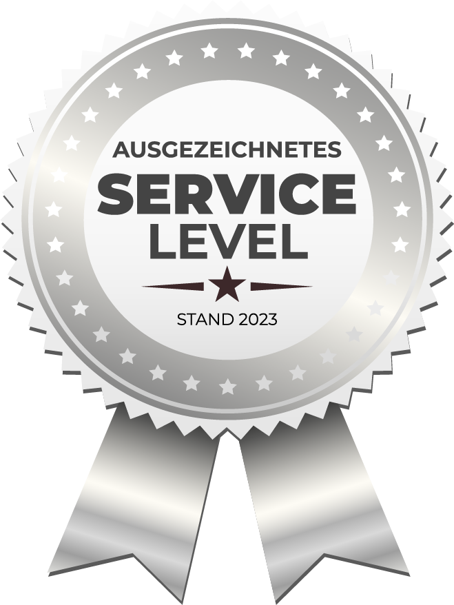 Silbernes Siegel mit Bändchen und dem Text „Ausgezeichnetes Service Level – Stand 2023“.